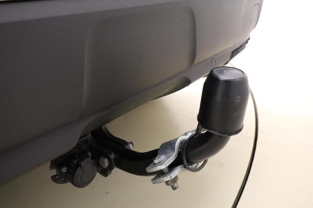 Peugeot 3008 1.2 PureTech GT | 130PK | AUTOMAAT | 1400 KG Trek Gewicht | Trekhaak | Stoelverwarming Voor | Adaptief Cruise Control | Dodehoek Detectie | Lendensteun | Parkeer Sensoren rondom |