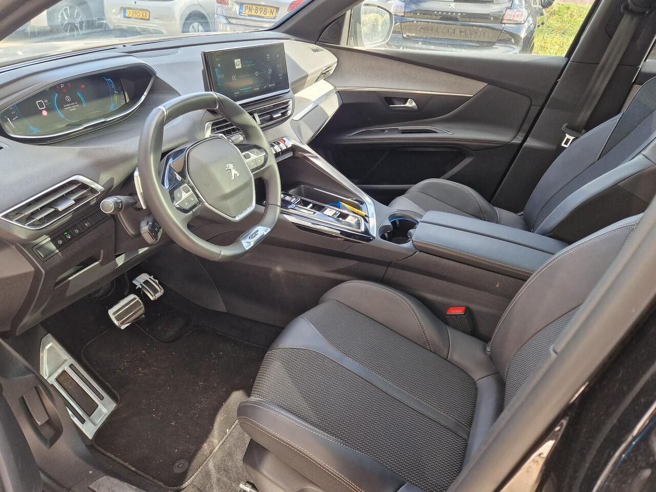 Peugeot 3008 1.6 HYbrid4 300 GT | Panorama Dak | | Climate & Cruise Control | Navigatie | Achteruitrijd Camera | LMV |