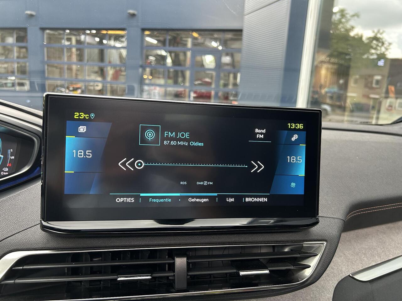 Peugeot 3008 1.6 HYbrid 225 GT |Trekhaak afn kogel| Automaat | Panorama Schuif-/Kanteldak | Navigatie | Camera | Adaptieve Cruise Control | Hoge Zitpositie | Climate Control | LED Verlichting | Keyless Entry | Dode Hoek Detectie |