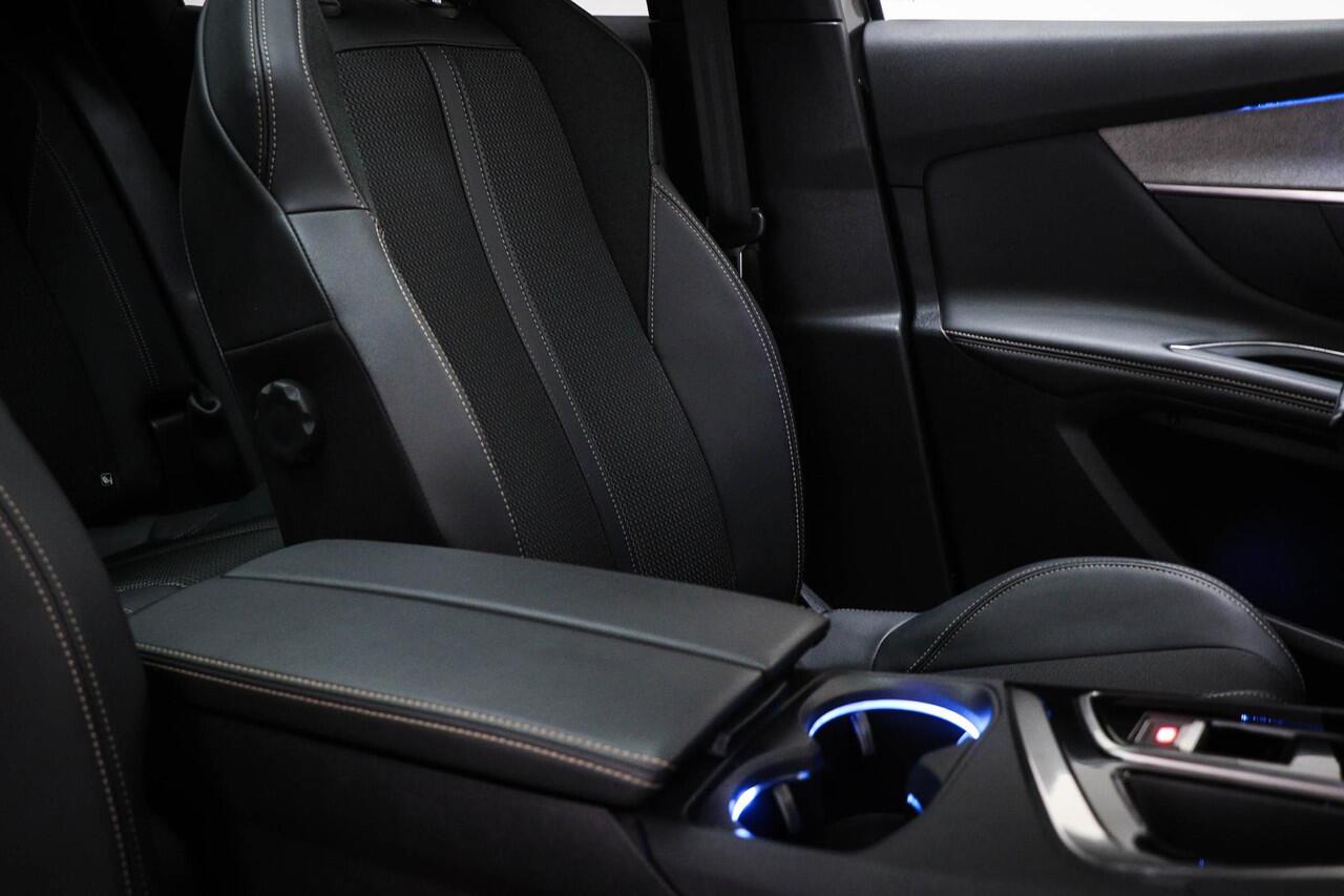 Peugeot 3008 1.6 HYbrid 225 GT | PANORAMADAK | SFEERVERLICHTING | DAB | APPLE | CAMERA