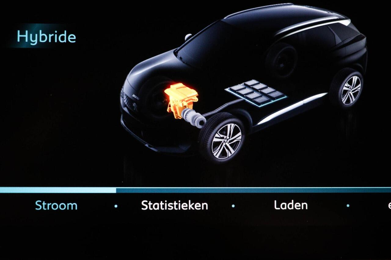 Peugeot 3008 1.6 HYbrid 225 GT | PANORAMADAK | SFEERVERLICHTING | DAB | APPLE | CAMERA