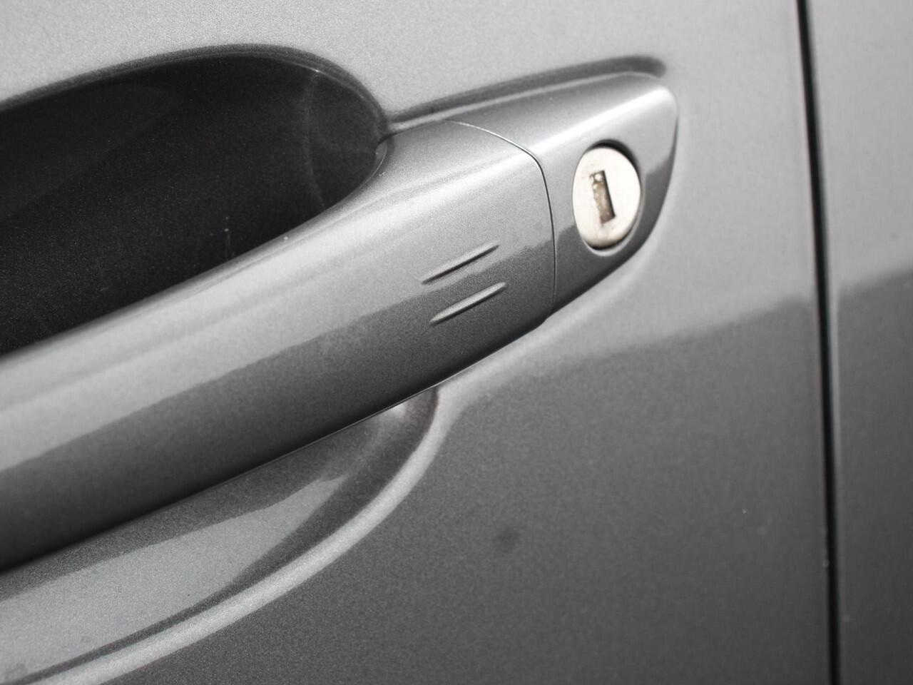 Peugeot 3008 1.6 HYbrid 225 Allure Pack Navigatie Apple Carplay/Android Auto Camera Parkeersensoren Adaptive Cruise Control Dodehoek assistent Stoelverwarming Climate Control Virtual Cockpit Lichtmetalen velgen