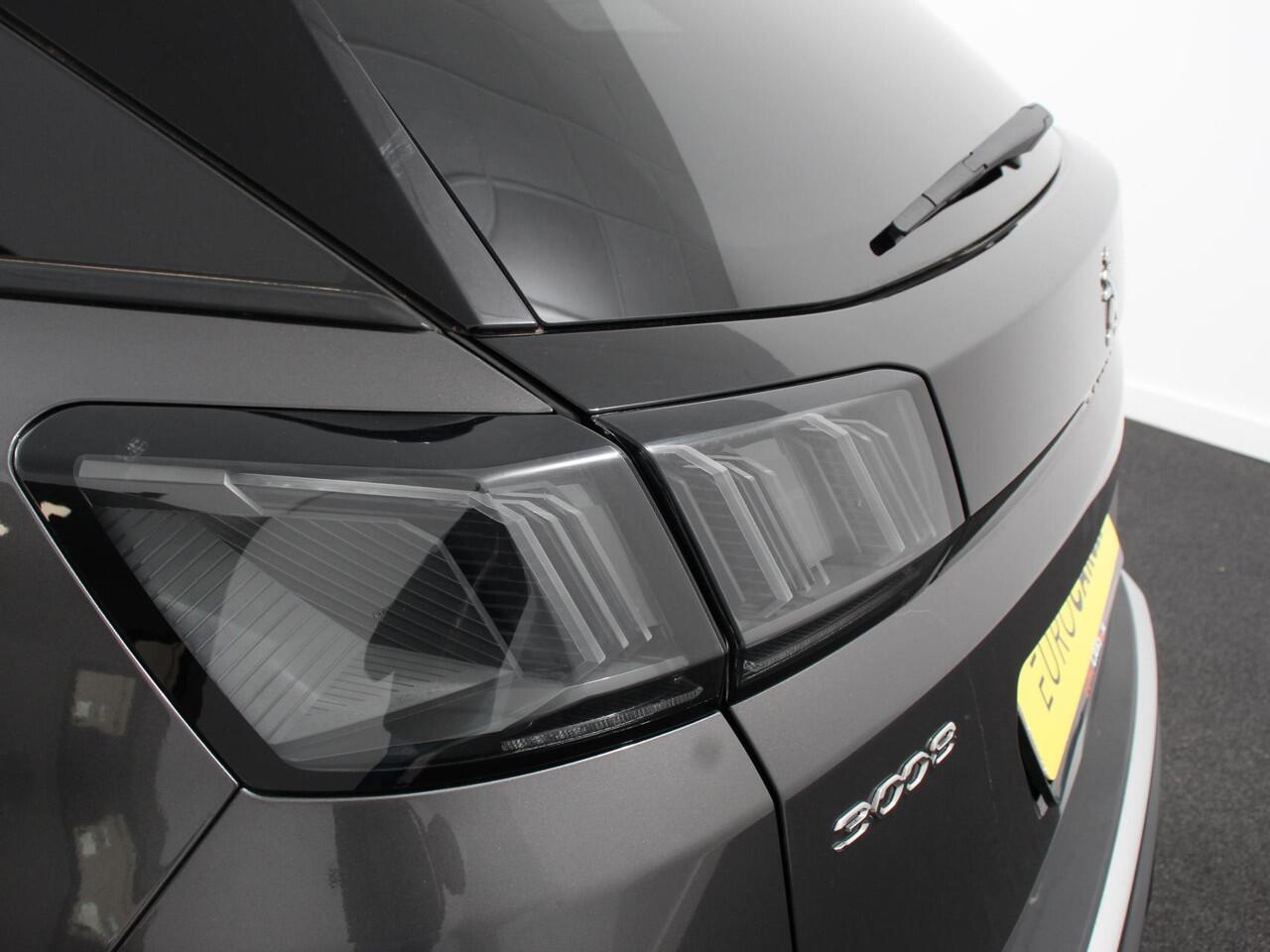 Peugeot 3008 1.6 HYbrid 225 Allure Pack Navigatie Apple Carplay/Android Auto Camera Parkeersensoren Adaptive Cruise Control Dodehoek assistent Stoelverwarming Climate Control Virtual Cockpit Lichtmetalen velgen