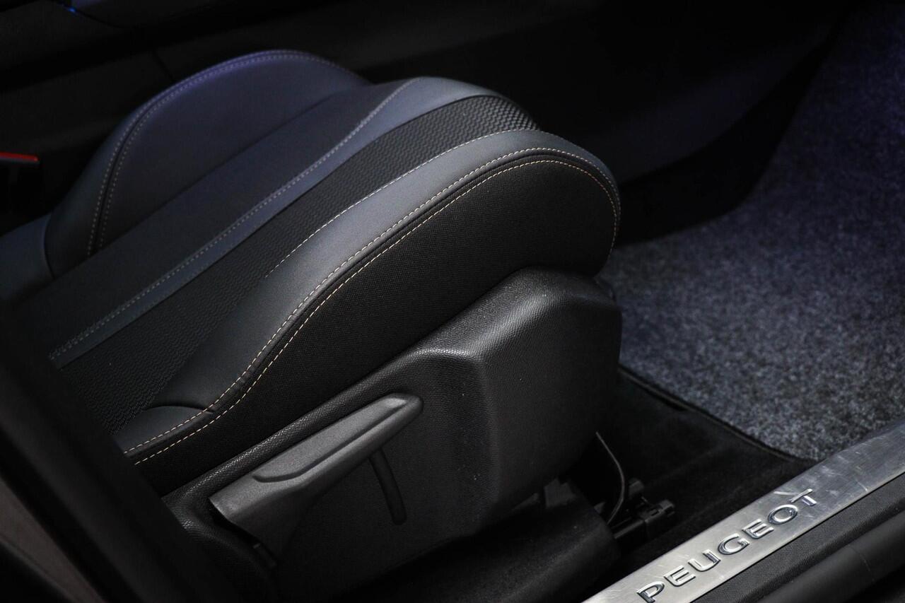 Peugeot 3008 1.6 HYbrid 225 GT | PANORAMADAK | SFEERVERLICHTING | DAB | APPLE | CAMERA