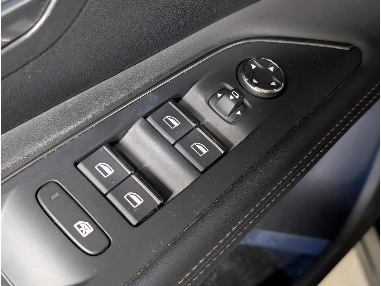 Peugeot 3008 GT 1.2 Turbo 130pk H6 | HANDSFREE A.KLEP | NAVI | CAMERA | 19" LM-VELGEN | ADAPTIVE CRUISE |