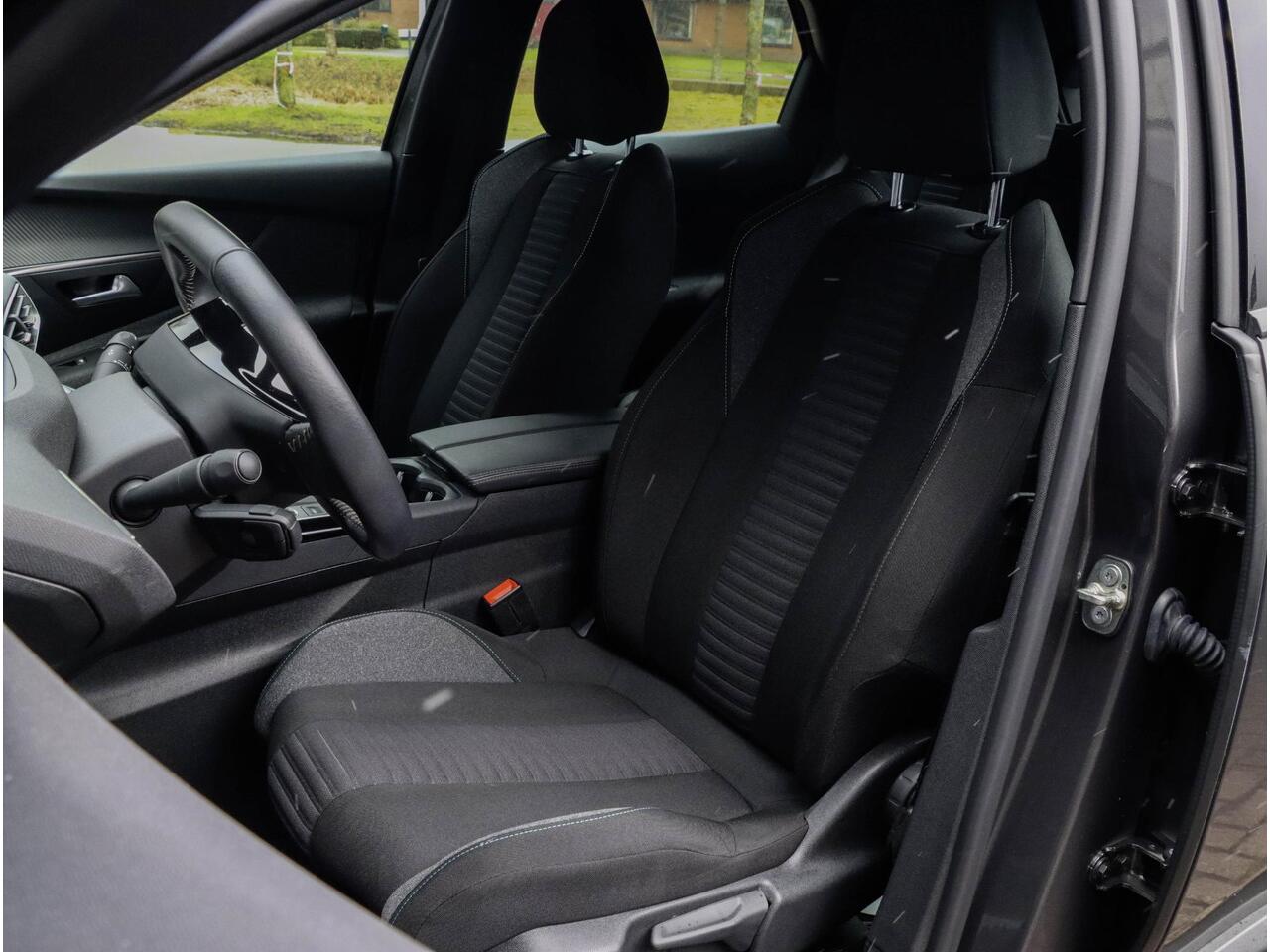 Peugeot 3008 1.2 PureTech Active Pack Business | Stoelverwarming | Navigatie via Carplay