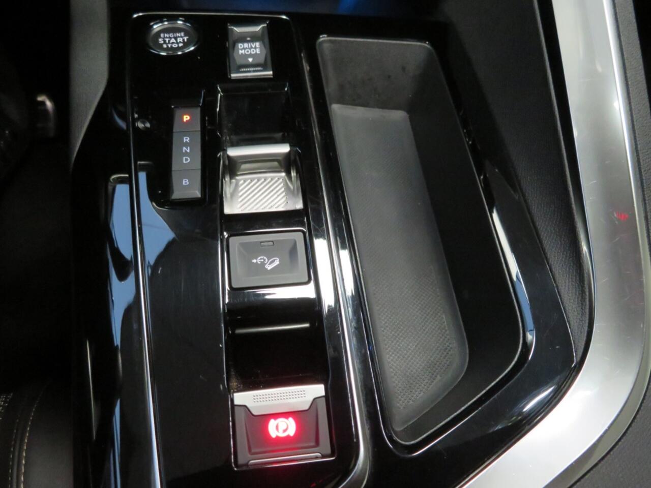 Peugeot 3008 1.6 HYbrid4 300 GT