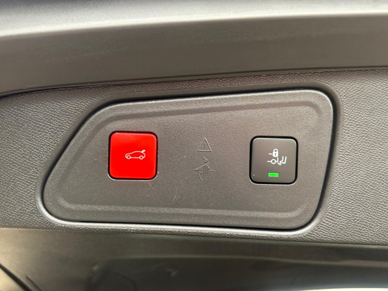 Peugeot 3008 1.2 PURETECH 130PK AUT. GT NAVI CAMERA CARPLAY AIRCO LMV PDC
