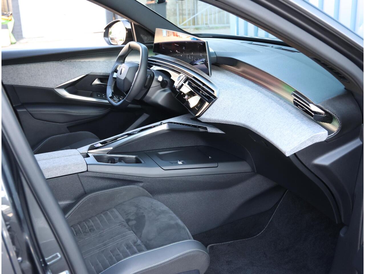 Peugeot 3008 1.2 Hybrid 136PK GT | AUTOMAAT | AppleCarPlay/AndroidAuto | Adaptive Cruise Control | Verwarmbare Voorstoelen | 360'Camera | Alcantara/Leer | Sfeerverlichting | Virt.Cockpit | Keyless | Two-tone | Elektrische Klep |