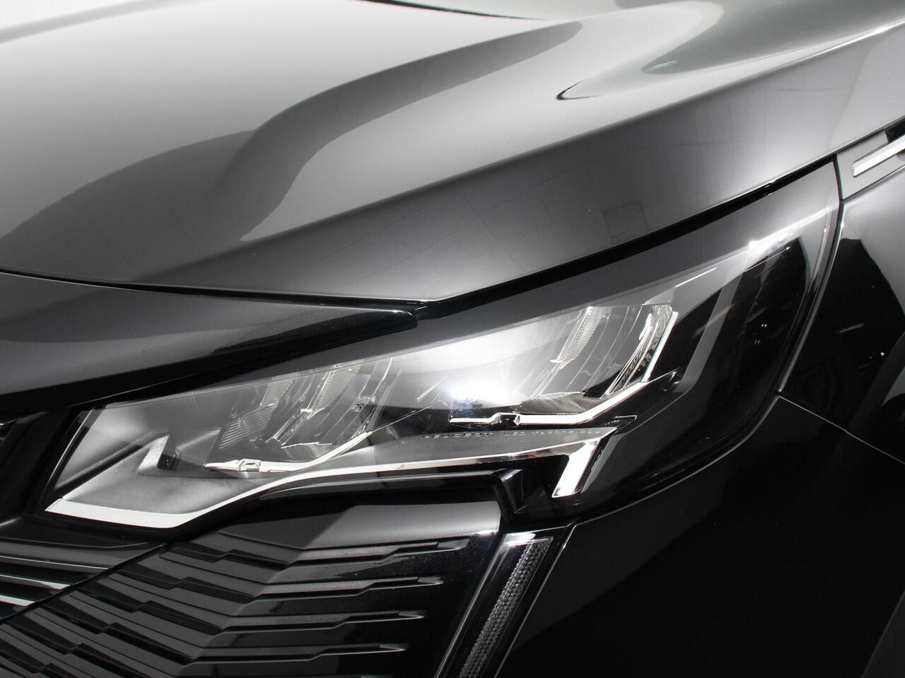 Peugeot 3008 1.2 PureTech Allure Climate control Adaptive cruise control Achteruitrijd camera Parkeersensoren Verwarmde voorstoelen LED Navigatie Apple Carplay/ Android Auto