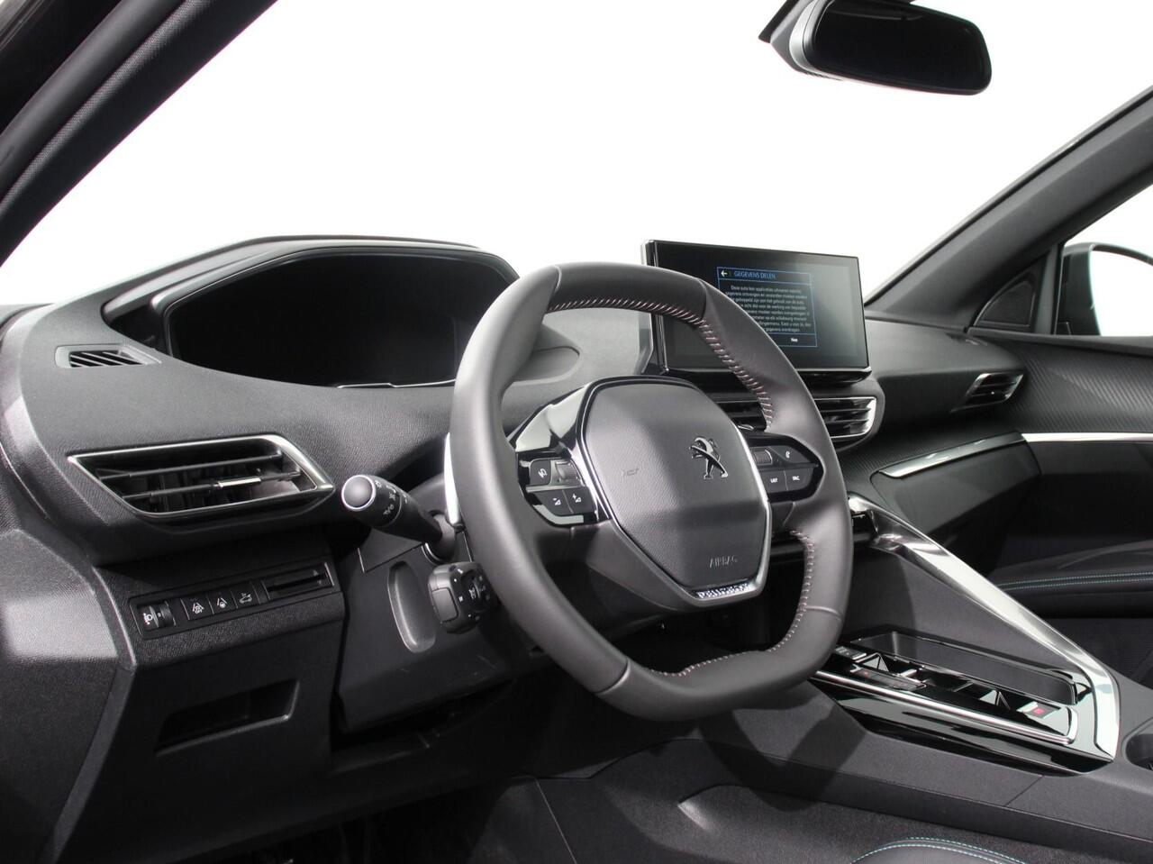 Peugeot 3008 1.2 PureTech Allure Climate control Adaptive cruise control Achteruitrijd camera Parkeersensoren Verwarmde voorstoelen LED Navigatie Apple Carplay/ Android Auto