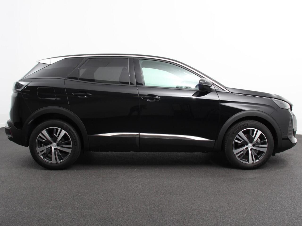 Peugeot 3008 1.2 PureTech Allure Climate control Adaptive cruise control Achteruitrijd camera Parkeersensoren Verwarmde voorstoelen LED Navigatie Apple Carplay/ Android Auto
