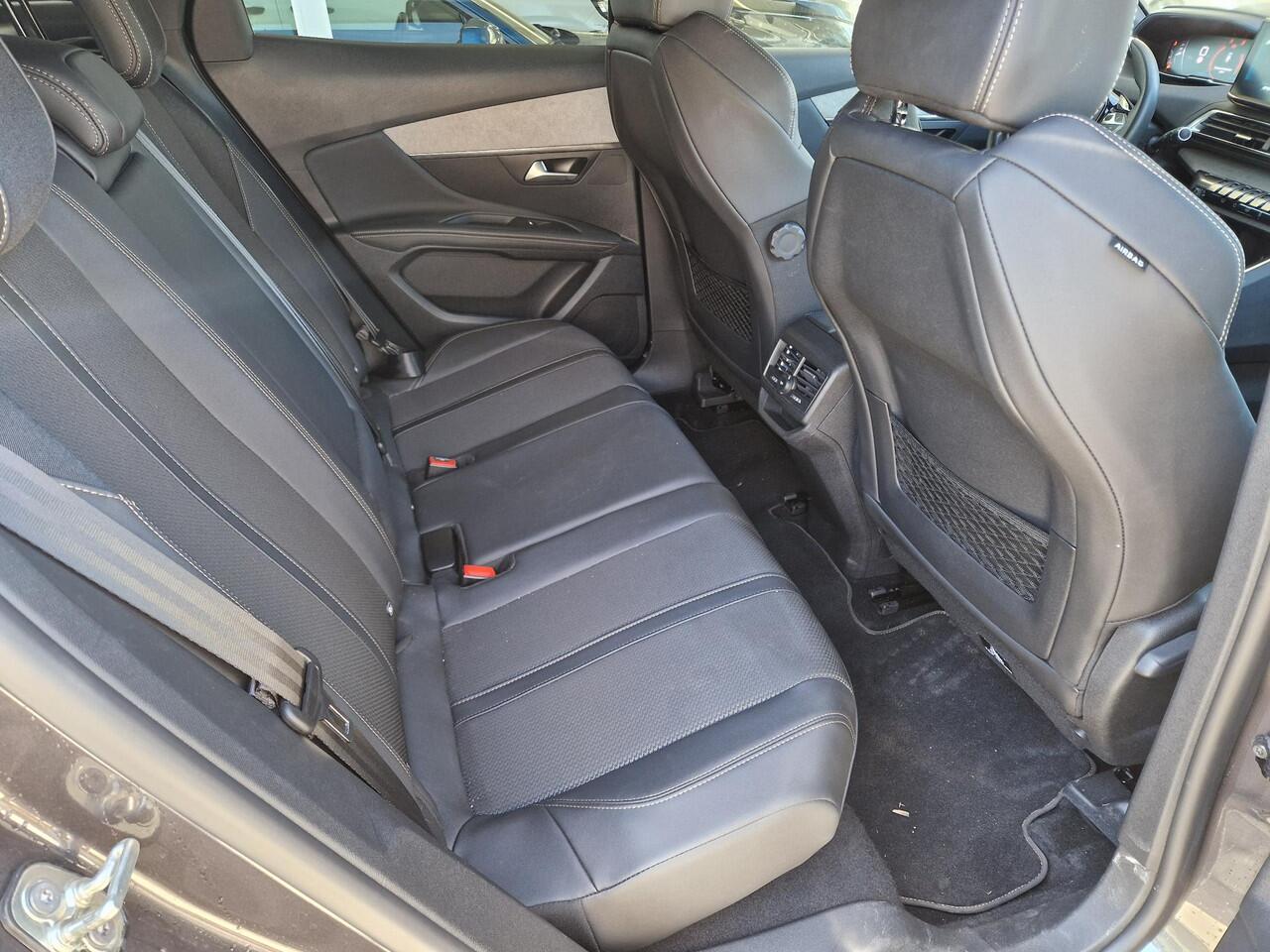 Peugeot 3008 1.2T 130pk GT | Achteruitrijcamera | Parkeersensoren V+A | Cruise & Climate control | Navi | Apple Carplay / Android Auto