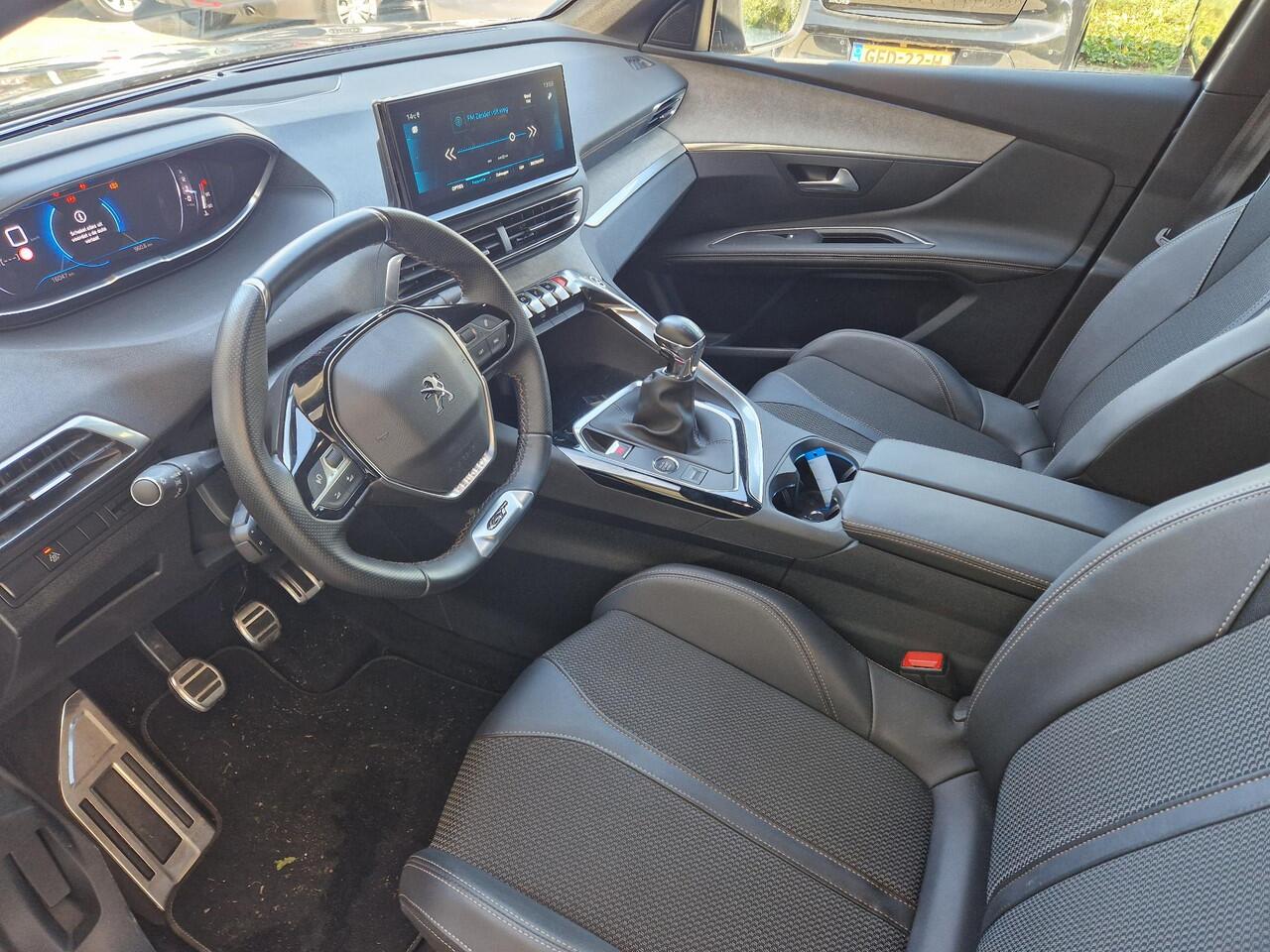 Peugeot 3008 1.2T 130pk GT | Achteruitrijcamera | Parkeersensoren V+A | Cruise & Climate control | Navi | Apple Carplay / Android Auto