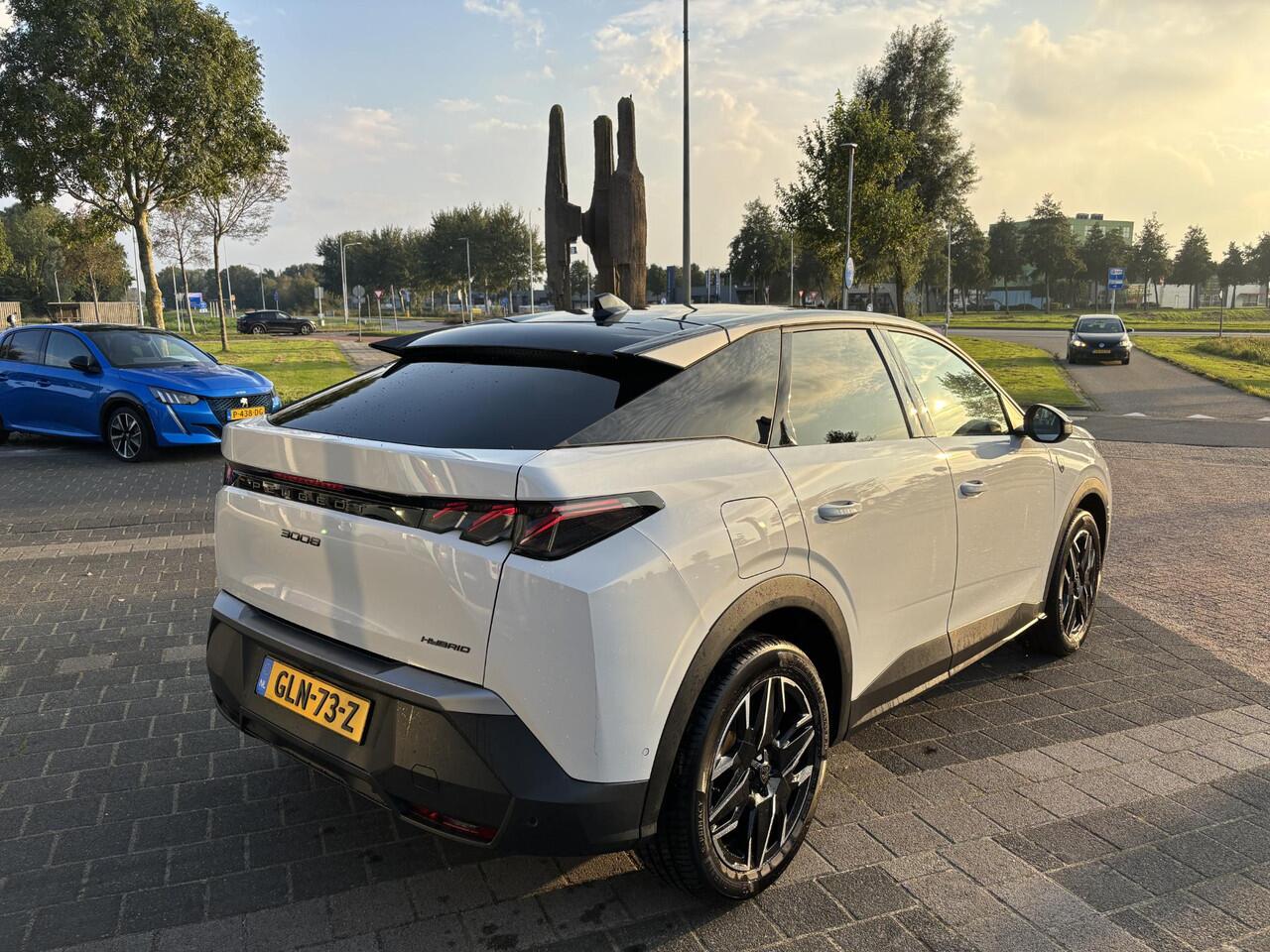 Peugeot 3008 1.2 Hybrid 136 GT | Apple carplay/Android auto | 360 Vision & Drive Assist | Electronic climate controle | Nvigatie | Parkeerhulp V+A | Voorstoelen verwarmd | Lichtmetalen velgen 19" |