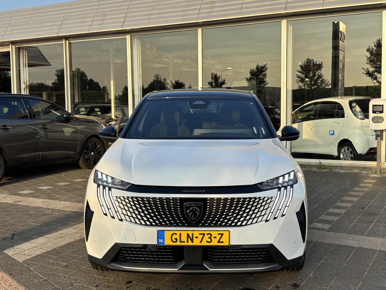 Peugeot 3008 1.2 Hybrid 136 GT | Apple carplay/Android auto | 360 Vision & Drive Assist | Electronic climate controle | Nvigatie | Parkeerhulp V+A | Voorstoelen verwarmd | Lichtmetalen velgen 19" |