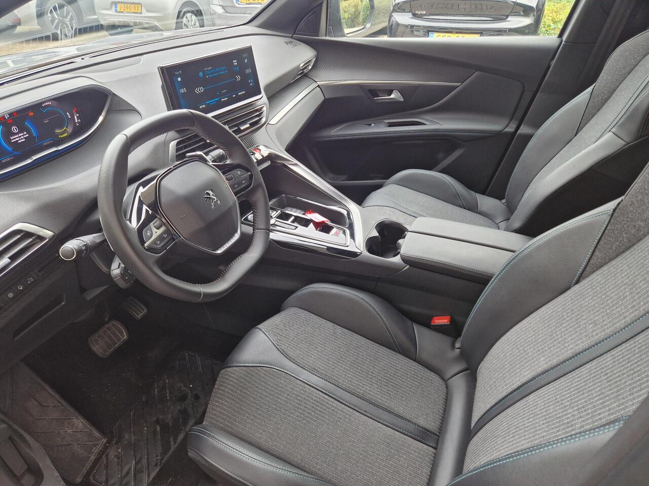 Peugeot 3008 1.2 Hybrid 136 Allure | Elektr. achterklep | Navigatie | Achteruitrijcamera | Climate Control | Half lederen bekleding | Keyless Entry