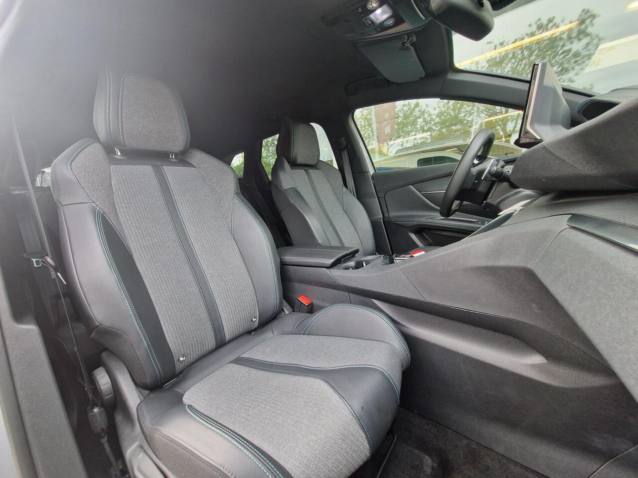 Peugeot 3008 1.2 Hybrid 136 Allure | Elektr. achterklep | Navigatie | Achteruitrijcamera | Climate Control | Half lederen bekleding | Keyless Entry