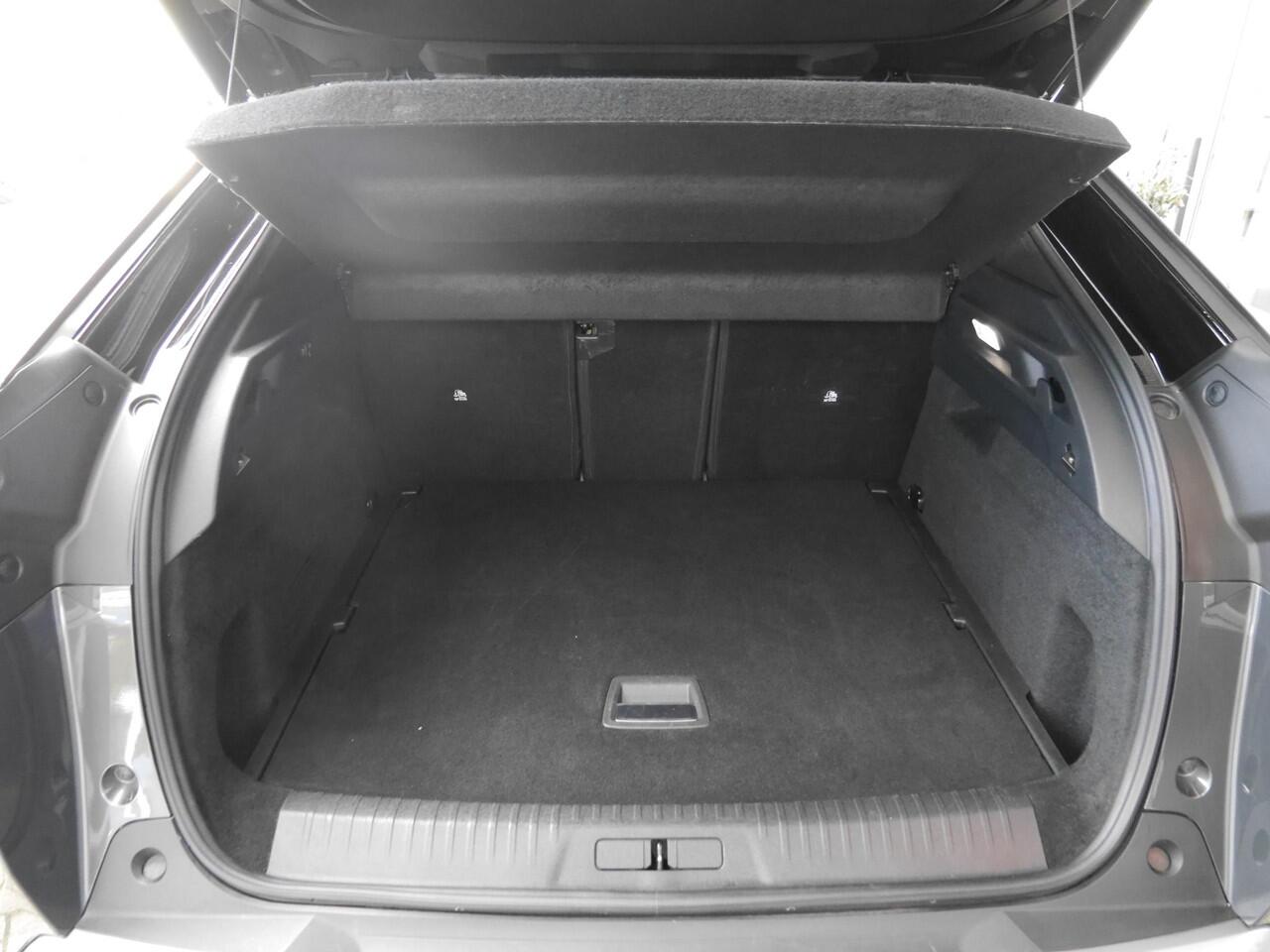 Peugeot 3008 1.2 Hybrid 136 GT | Stoel en stuurverwarming | Led | Navigatie | Achteruitrijcamera | Keyless entry en start | Parkeersensoren voor en achter | Climate control | Adaptive cruise control