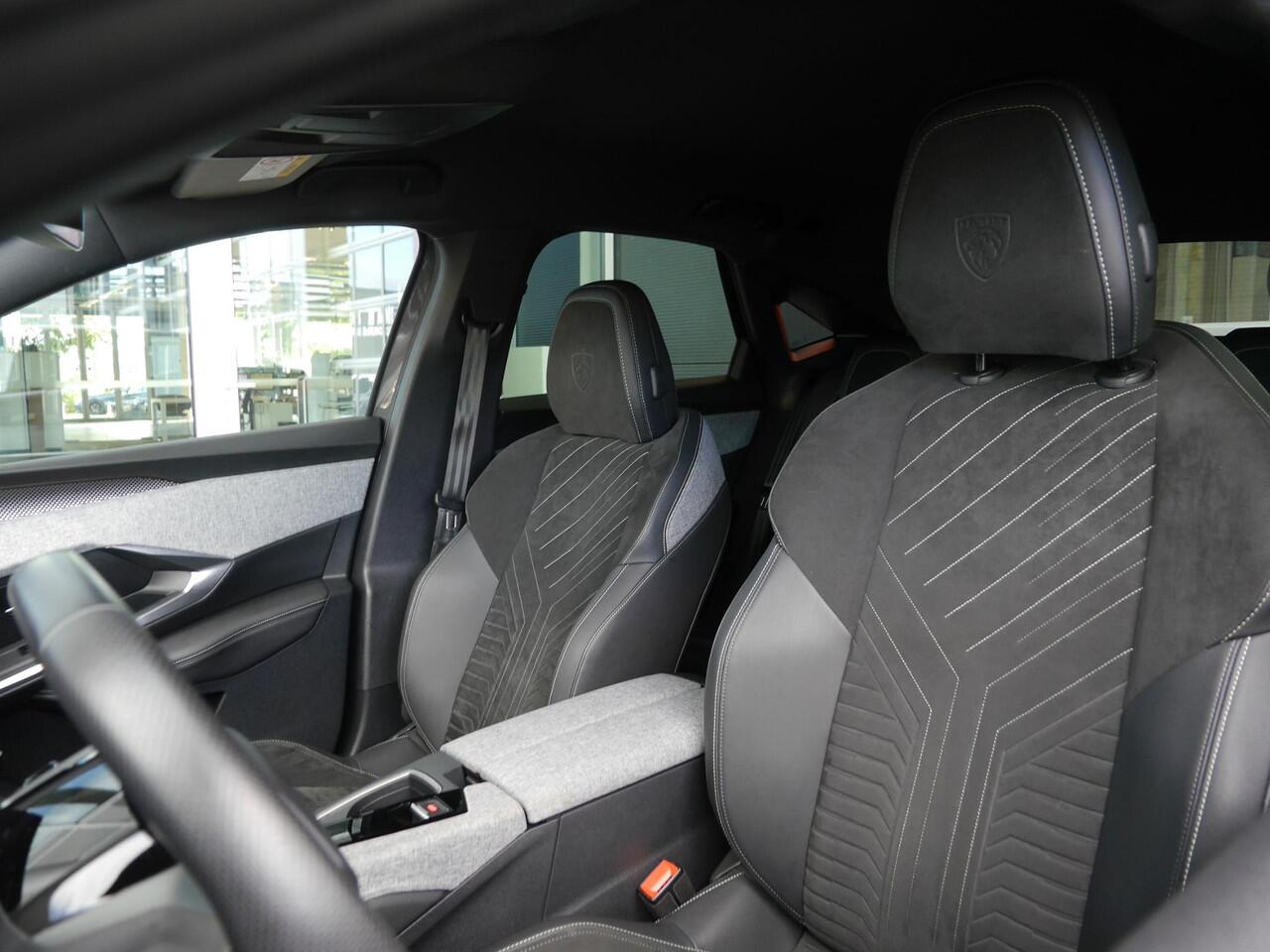 Peugeot 3008 1.2 Hybrid 136 GT | Stoel en stuurverwarming | Led | Navigatie | Achteruitrijcamera | Keyless entry en start | Parkeersensoren voor en achter | Climate control | Adaptive cruise control