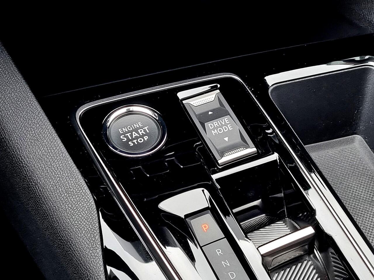 Peugeot 3008 1.2 Allure Pack Business Automaat / Elektrische Achterklep / Stoelverwarming / 360 Graden Camera / Navigatie / Adaptieve Cruise Control / Stoelverwarming / DAB / Parkeersensoren / Apple CarPlay/Android Auto / Lichtmetalen Velgen /