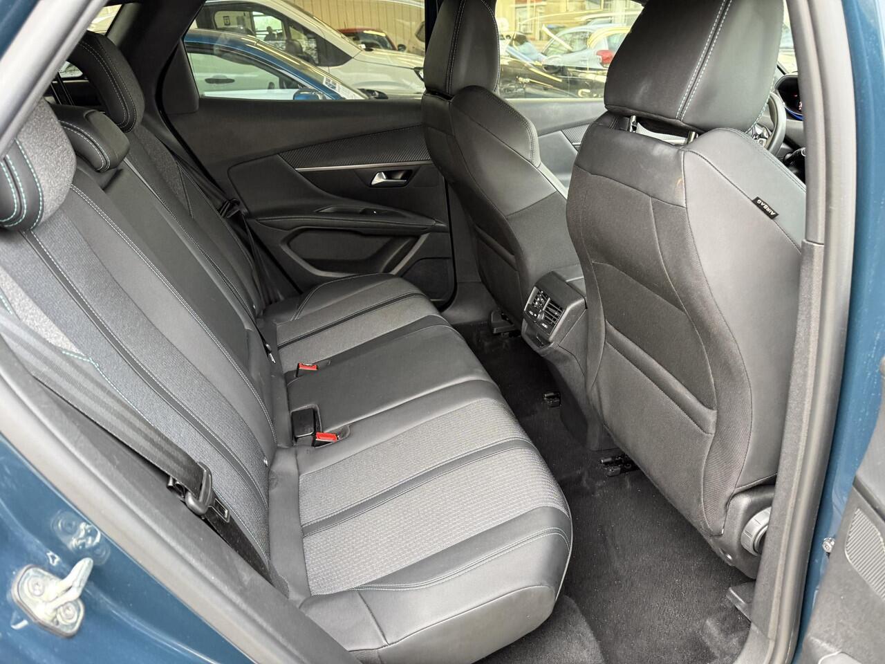 Peugeot 3008 1.2T 130pk Allure Pack Business | Climate & Cruise Control | Navigatie | AppleCarplay/Android Auto | Achteruitrijd Camera |