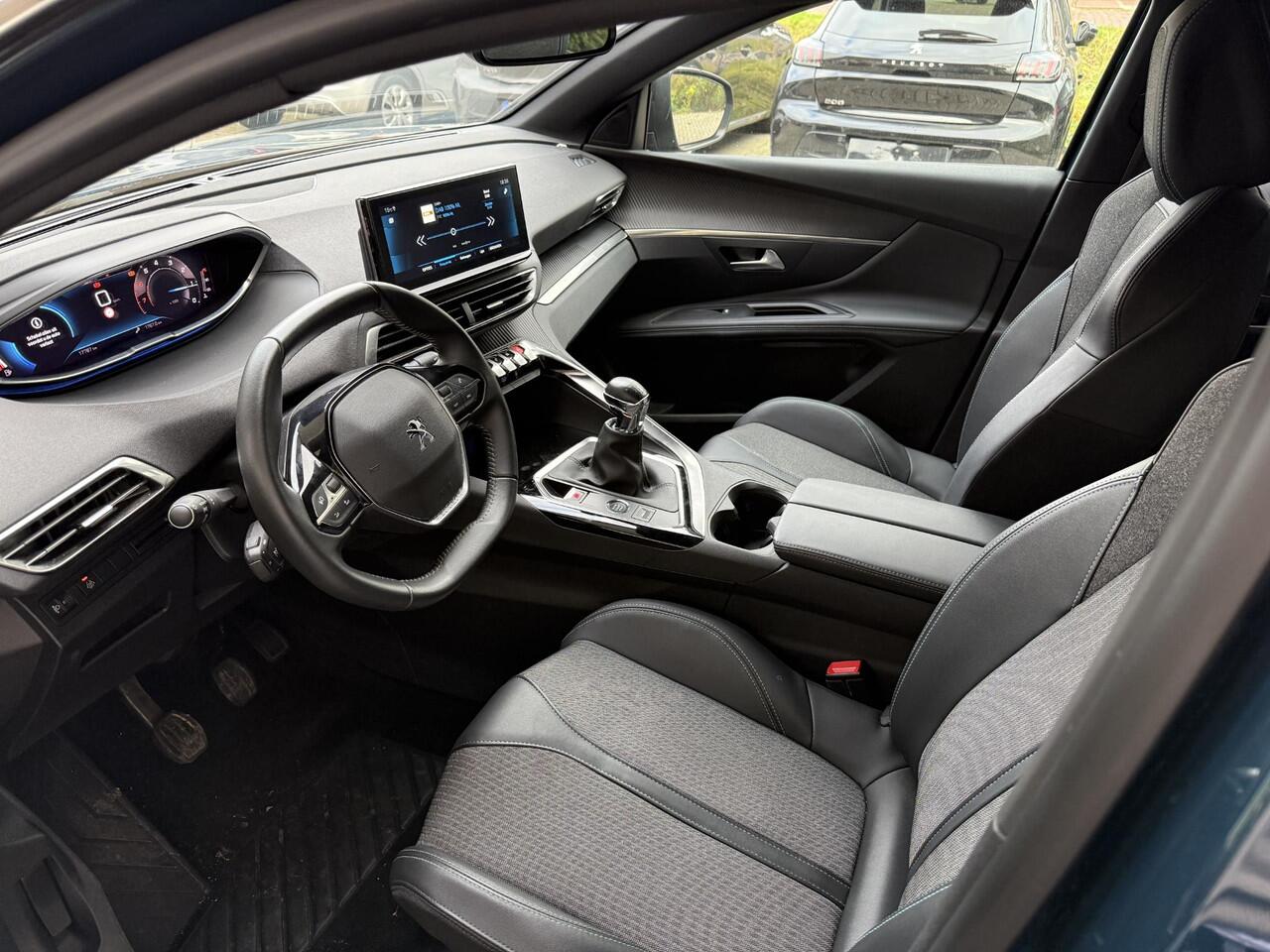 Peugeot 3008 1.2T 130pk Allure Pack Business | Climate & Cruise Control | Navigatie | AppleCarplay/Android Auto | Achteruitrijd Camera |