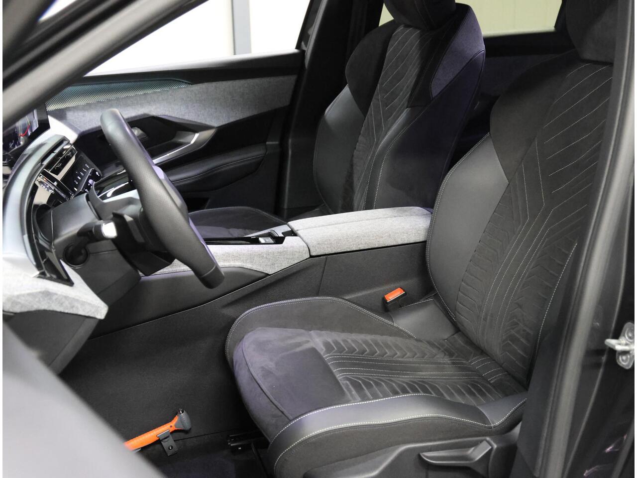 Peugeot 3008 1.2 Hybrid 145PK GT | 1ste eigenaar | AUTOMAAT | AppleCarPlay/AndroidAuto | Adaptive Cruise Control | Stoel/Stuurverwarming | 360'Camera | Alcantara/Leer | Sfeerverlichting | Virt.Cockpit | Keyless | Isofix | Privacy Glass | Parkeersensoren | Electrische 