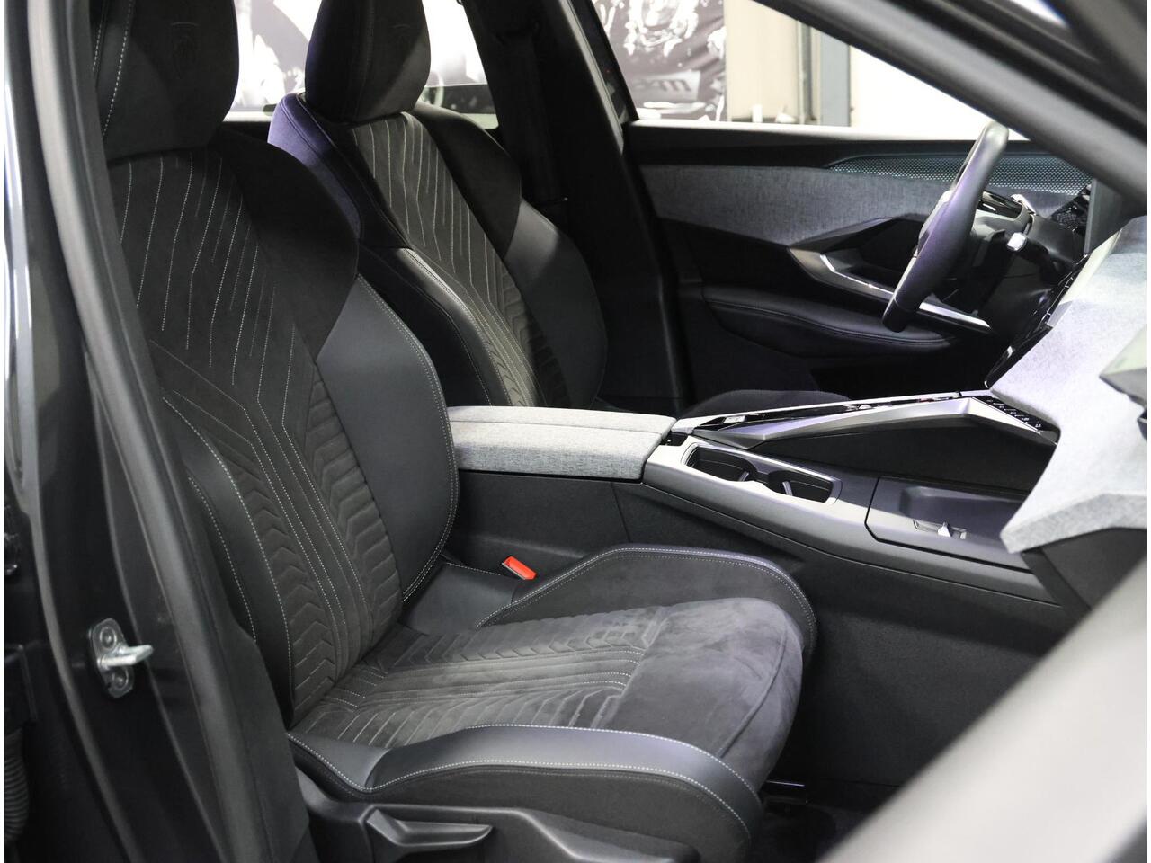 Peugeot 3008 1.2 Hybrid 145PK GT | 1ste eigenaar | AUTOMAAT | AppleCarPlay/AndroidAuto | Adaptive Cruise Control | Stoel/Stuurverwarming | 360'Camera | Alcantara/Leer | Sfeerverlichting | Virt.Cockpit | Keyless | Isofix | Privacy Glass | Parkeersensoren | Electrische 