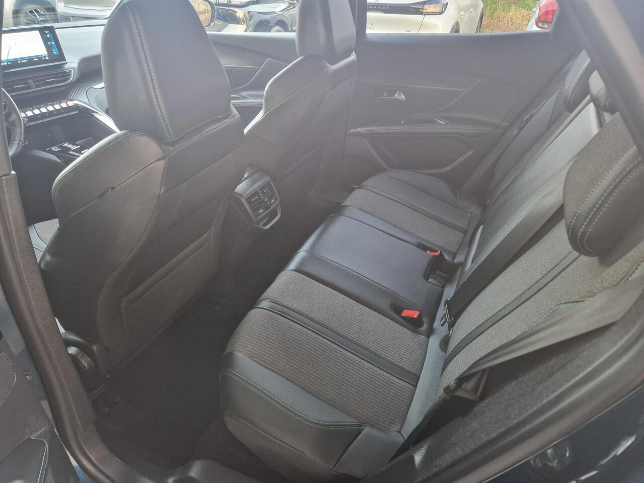 Peugeot 3008 1.2 Hybrid 136 Allure | Elektr. achterklep | Keyless Entry | Dodehoek detectie | Adaptieve Cruise Control | Achteruitrijcamera