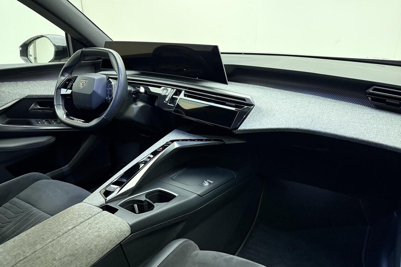 Peugeot 3008 1.2 Hybrid GT 136 PK | Automaat | Camera | Alcantara bekleding | Elektrisch bedienbare achterklep | Adaptieve Cruise Control | 1e eigenaar