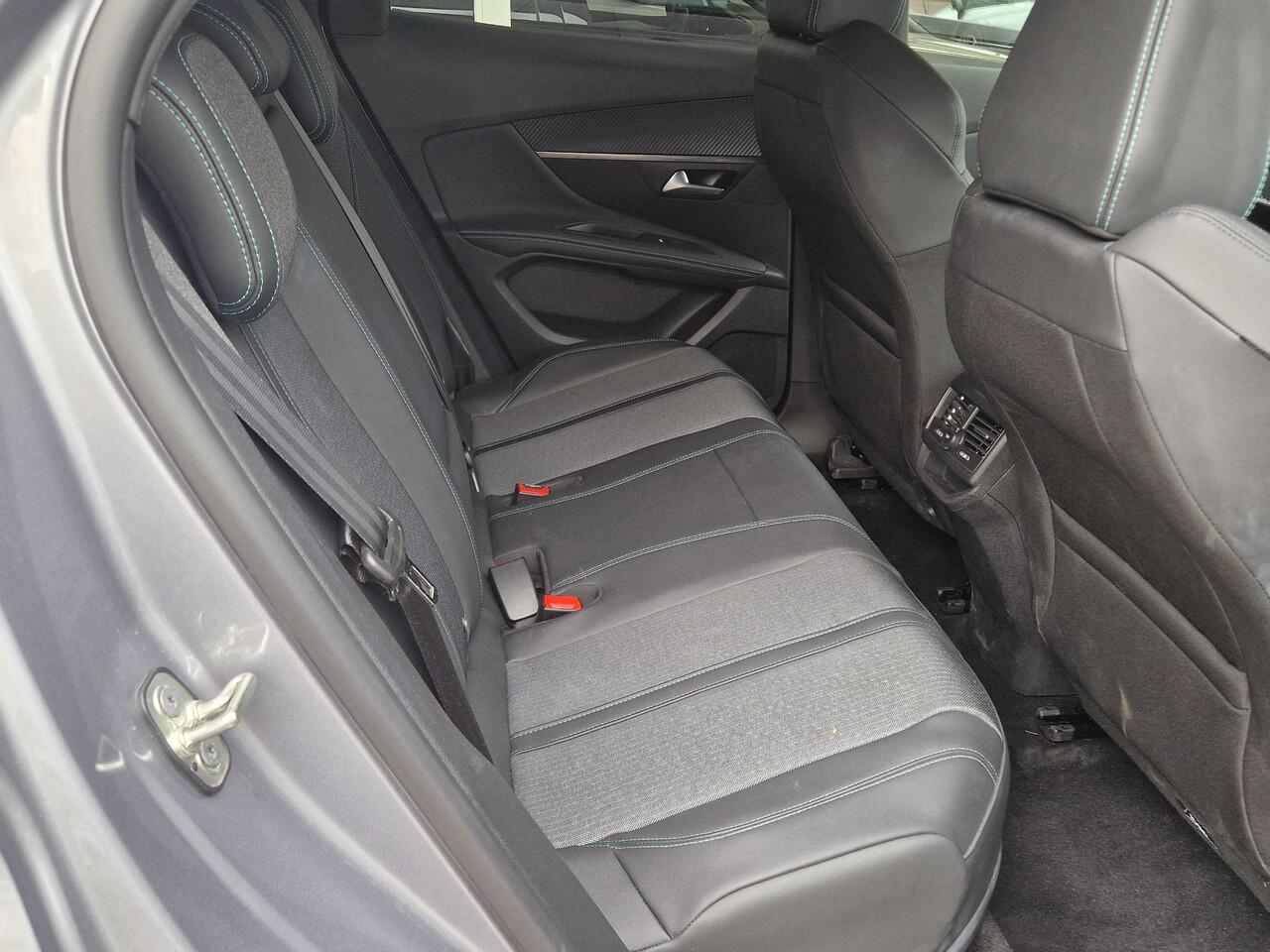 Peugeot 3008 1.6 HYbrid 225 Allure Pack Business | Achteruitrijcamera | Parkeersensoren V+A | Cruise & Climate control | Navigatie