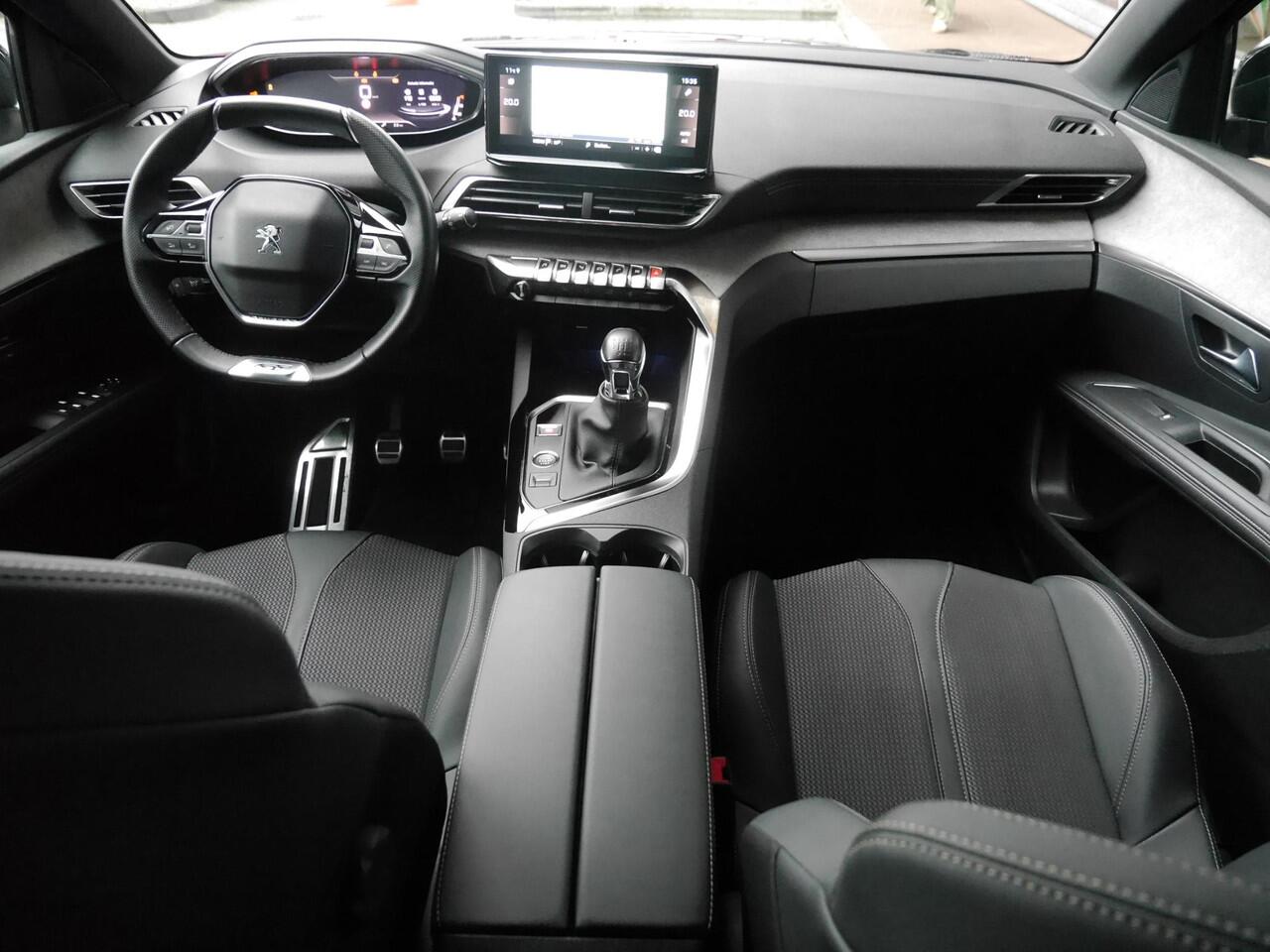 Peugeot 3008 1.2 PureTech GT | Achteruitrijcamera | Parkeersensoren V+A | Cruise & Climate control | Navi | Apple Carplay / Android Auto | Adaptieve cruise control | Keyless entry en start