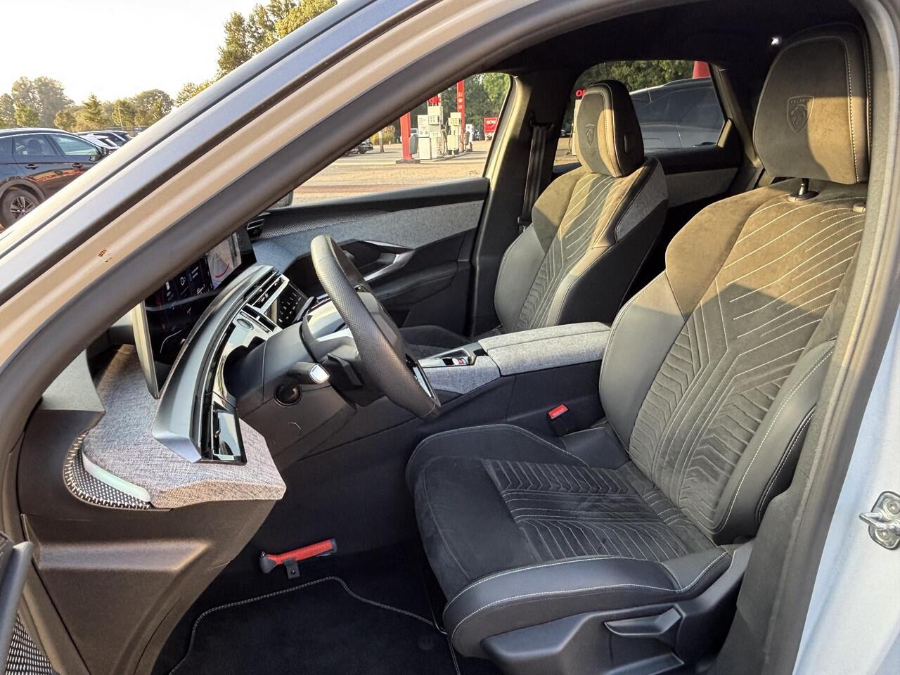 Peugeot 3008 1.2 Hybrid 136 GT | Apple carplay/Android auto | 360 Vision & Drive Assist | Electronic climate controle | Nvigatie | Parkeerhulp V+A | Voorstoelen verwarmd | Lichtmetalen velgen 19" |