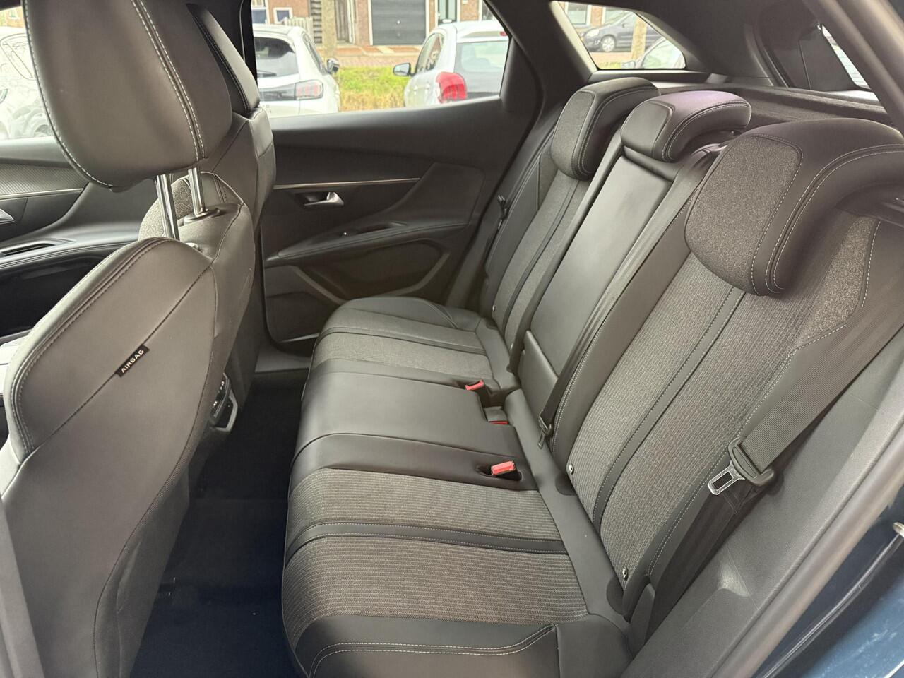 Peugeot 3008 1.2T 130pk Allure Pack Business | Navigatie | Climate & Cruise Control | Camera | Parkeersensoren |