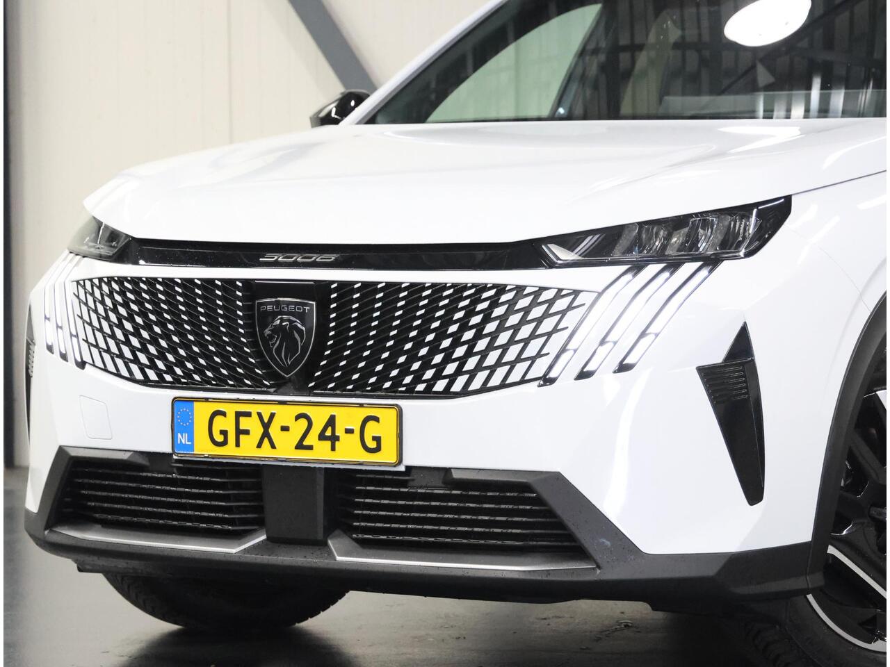 Peugeot 3008 e-3008 Allure 73 kWh 210PK | 3 Fase | Accurapport 96,5% | AppleCarPlay/AndroidAuto | Camera | 19''LMV | Navigatie | Cruise Control | Climate Control | Digitaal Dashboard | Keyless | FULL LED | Privacy Glass | Isofix |