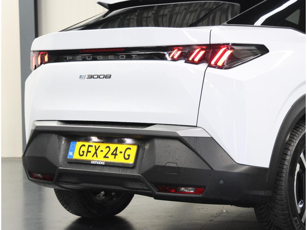 Peugeot 3008 e-3008 Allure 73 kWh 210PK | 3 Fase | Accurapport 96,5% | AppleCarPlay/AndroidAuto | Camera | 19''LMV | Navigatie | Cruise Control | Climate Control | Digitaal Dashboard | Keyless | FULL LED | Privacy Glass | Isofix |