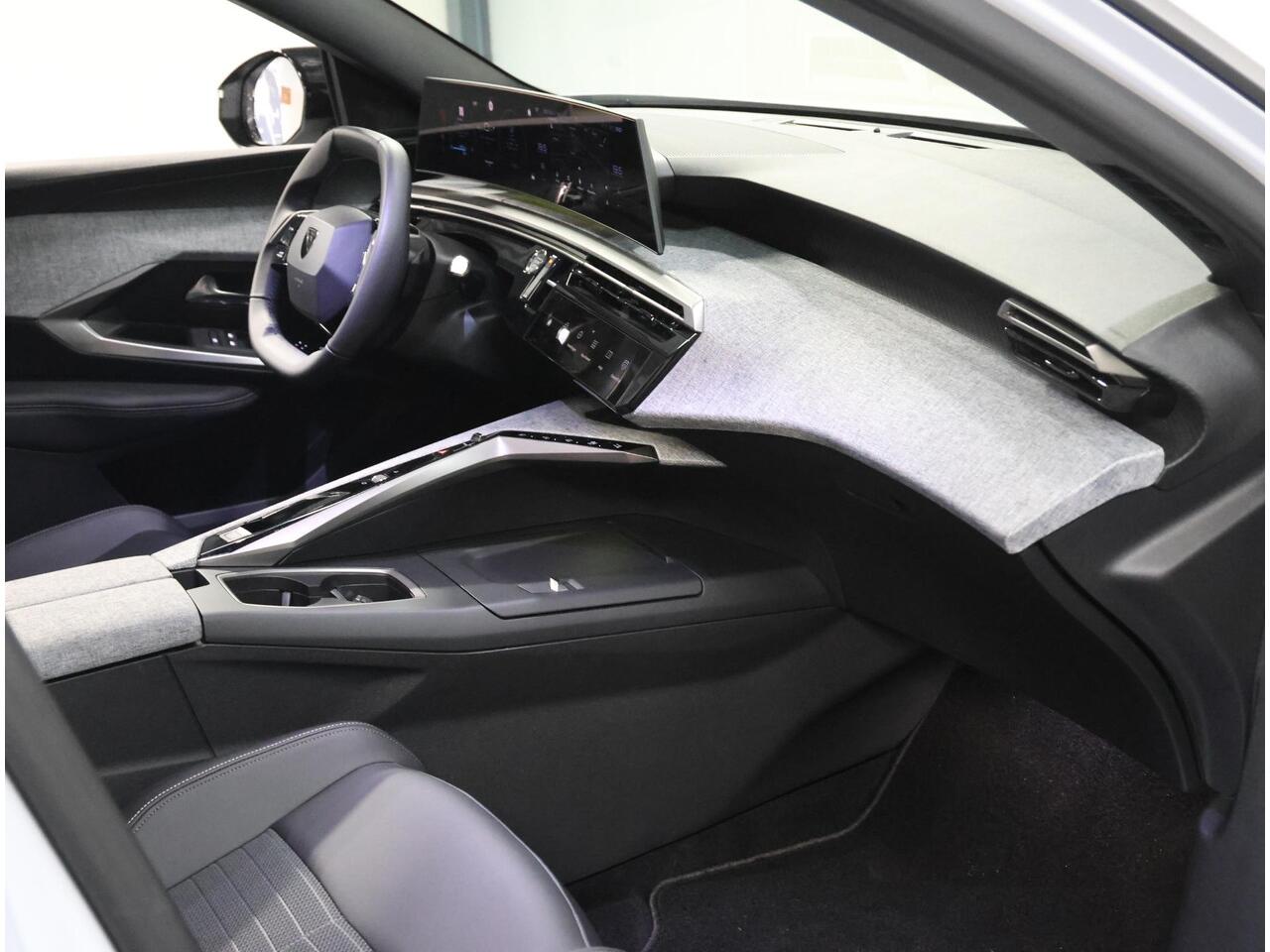 Peugeot 3008 e-3008 Allure 73 kWh 210PK | 3 Fase | Accurapport 96,5% | AppleCarPlay/AndroidAuto | Camera | 19''LMV | Navigatie | Cruise Control | Climate Control | Digitaal Dashboard | Keyless | FULL LED | Privacy Glass | Isofix |