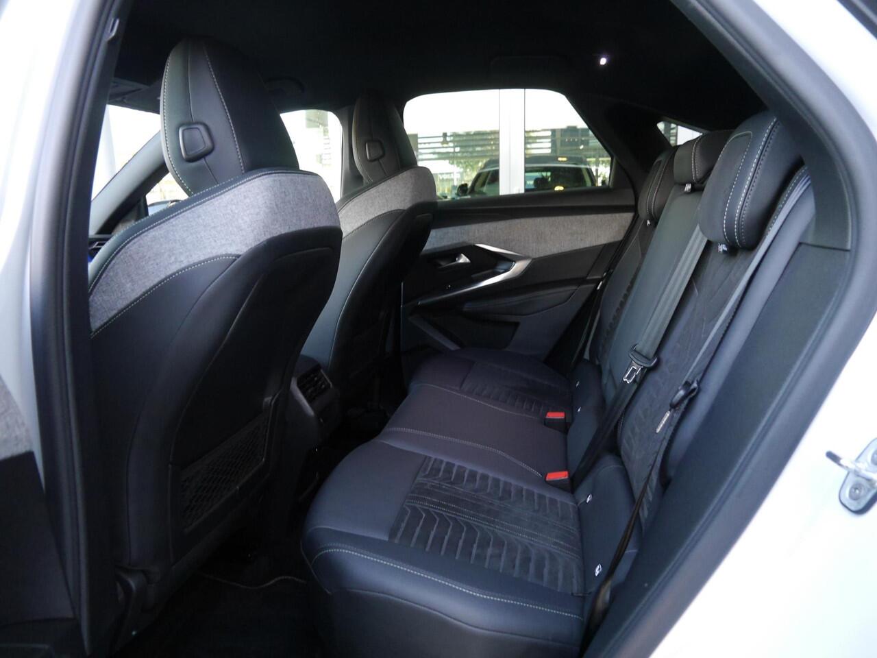 Peugeot 3008 1.2 Hybrid 136 GT | Stoel en stuurverwarming | Rondom Camera | Adaptive cruise control | Automaat | Keyless entry en start | Full led | Navigatie