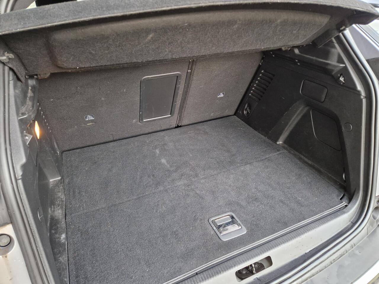 Peugeot 3008 1.6 HYbrid 180 Allure Pack Business | 19 Inch | Automaat | Achteruitrijcamera | Apple carplay | Navigatiesysteem