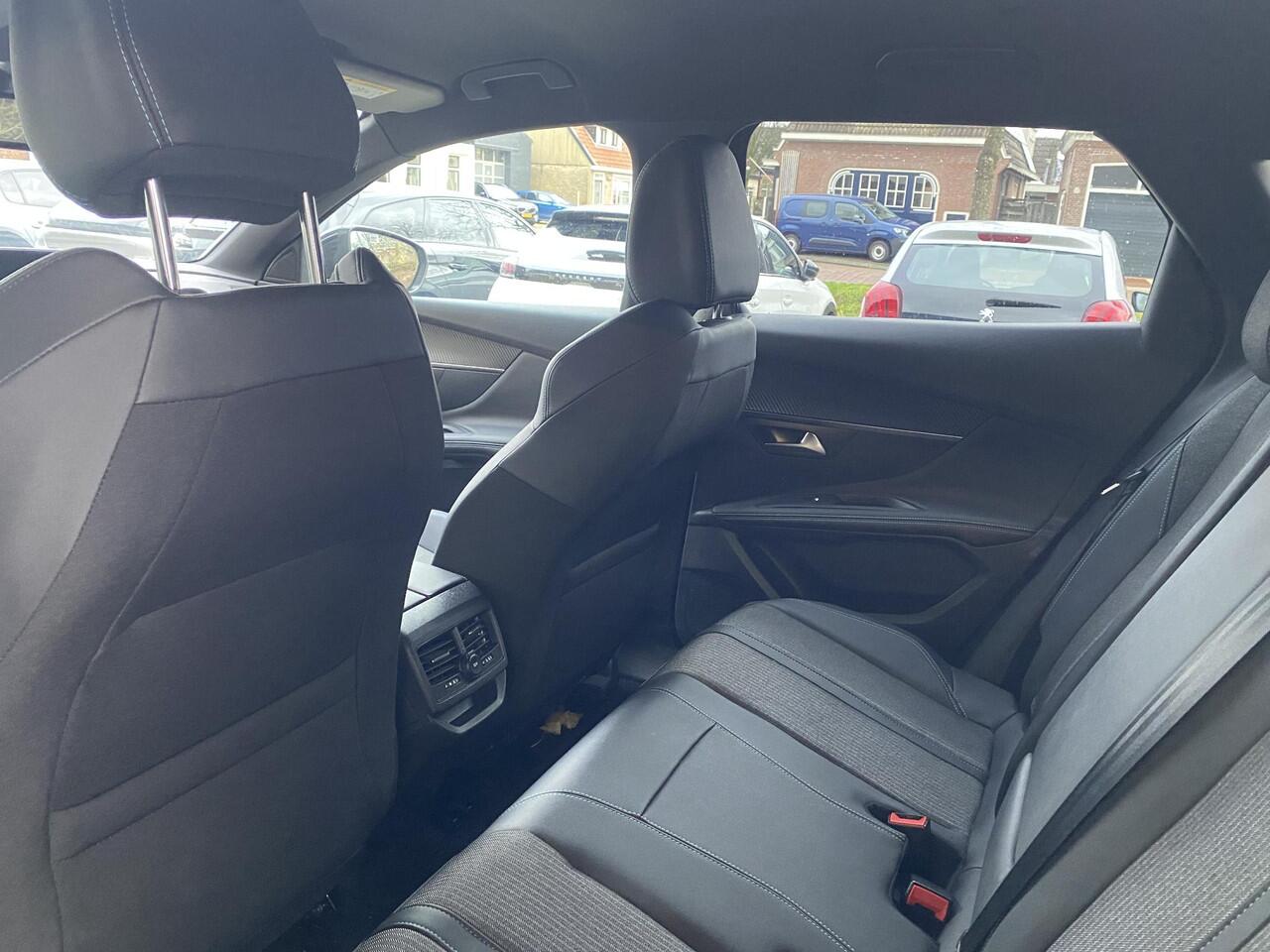 Peugeot 3008 1.6 HYbrid 180 Allure Pack Business | 19 inch | Automaat | Achteruitrijcamera | Apple carplay | Electronic climate controle | navigatiesysteem