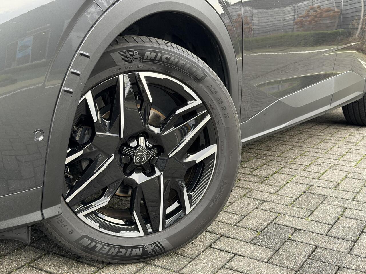 Peugeot 3008 GT 1.2 Hybrid 136PK e-DCS6 Automaat Navigatie, Rondomzichtcamera, Keyless, Alcantara, Stoel & Stuurwielverwarming, Parkeersensoren