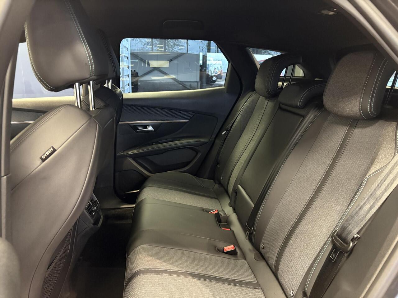 Peugeot 3008 Allure Pack Business 1.2 Hybrid 145pk e-DCS6 | KEYLESS ENTRY | STOELVERW. | NAVI | CAMERA | CLIMA | CRUISE CONTROL | ALL-SEASONBANDEN | PRIVACY-GLASS