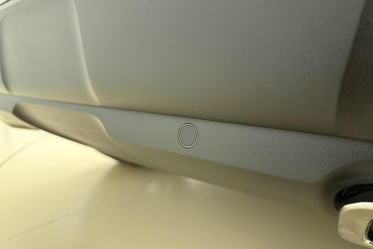 Peugeot 3008 1.2T 130pk GT | Achteruitrijcamera | Parkeersensoren V+A | Cruise & Climate control | Navi | Apple Carplay / Android Auto