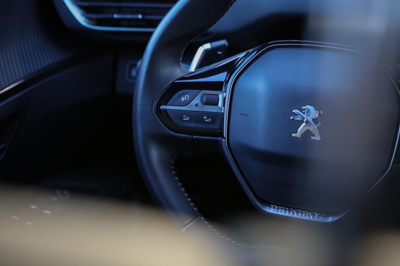 Peugeot 3008 Hybrid | BTW | 180 PK | Adaptieve Cruise Control | Navigatie |