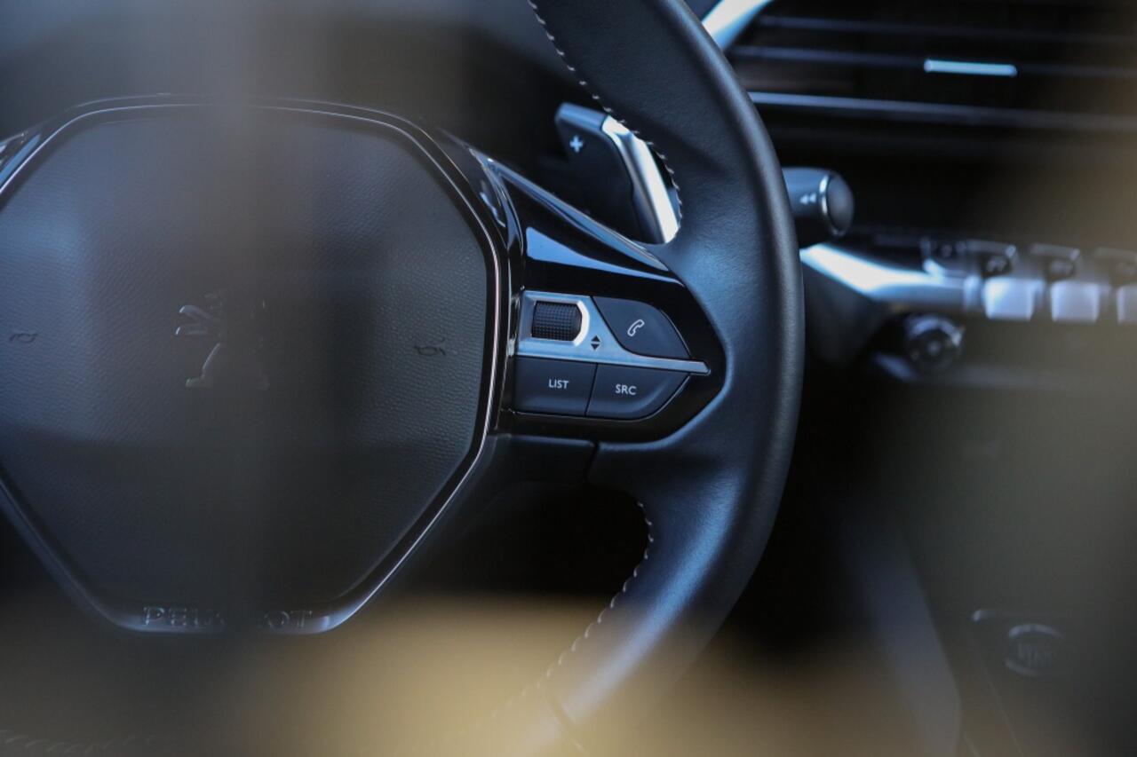 Peugeot 3008 Hybrid | BTW | 180 PK | Adaptieve Cruise Control | Navigatie |