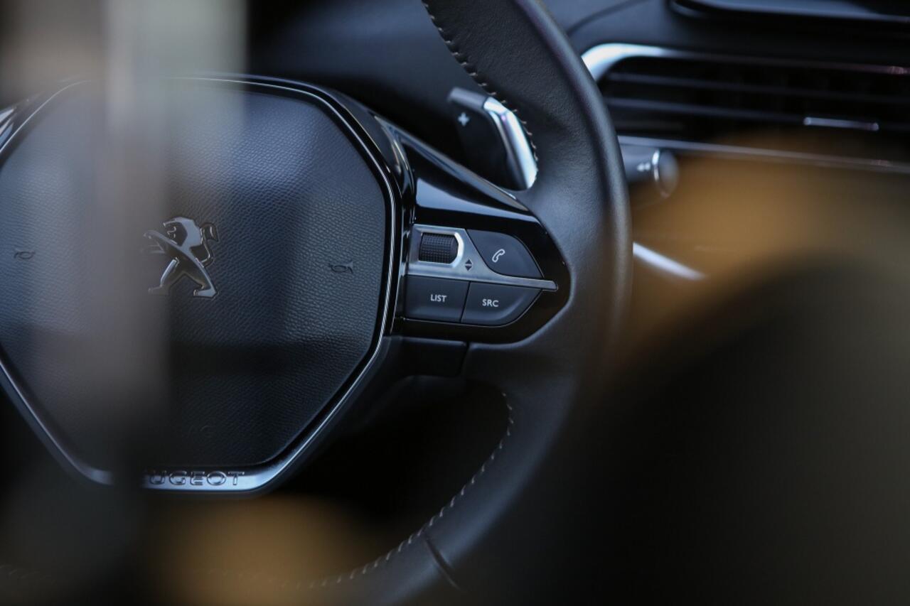 Peugeot 3008 Hybrid | 180 PK | Adaptieve Cruise Control | Navigatie |