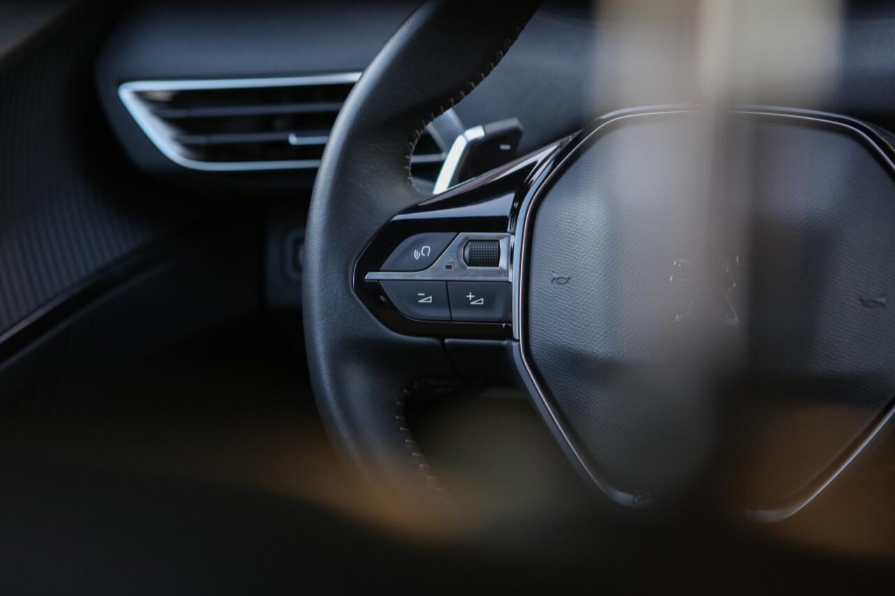 Peugeot 3008 Hybrid | 180 PK | Adaptieve Cruise Control | Navigatie |