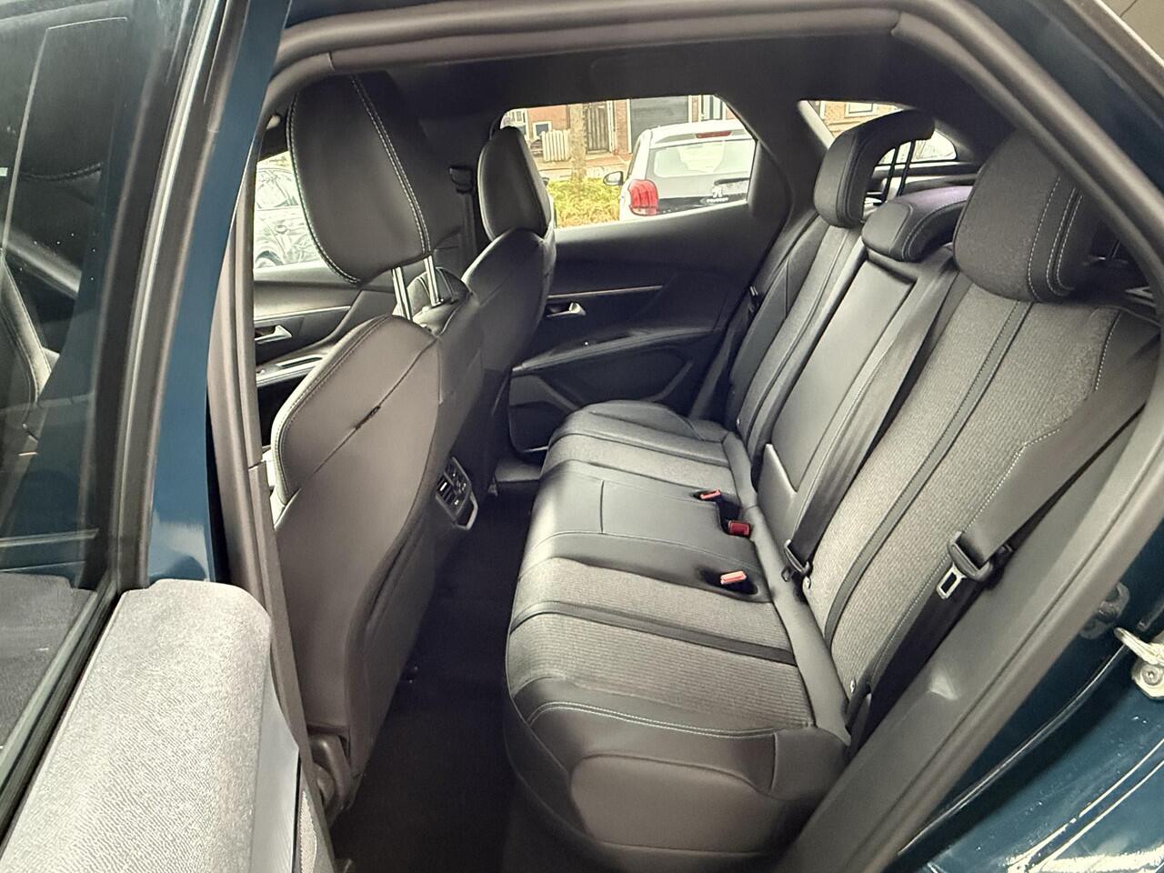 Peugeot 3008 1.6 HYbrid 180 Allure Pack Business | 19 inch | Automaat | Achteruitrijcamera | Electronic climate control | Navigatie systeem