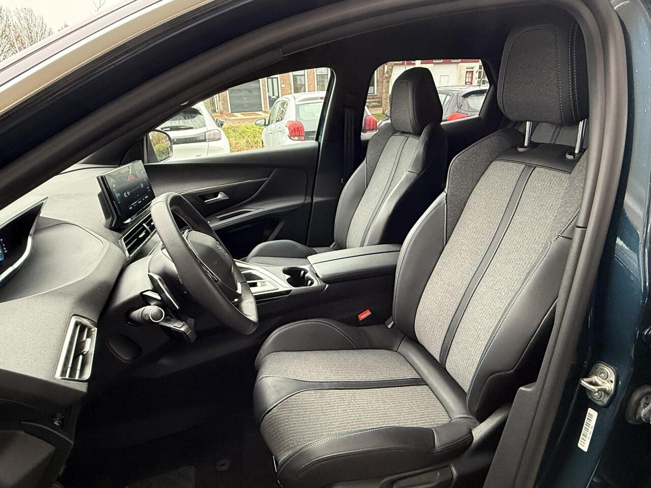 Peugeot 3008 1.6 HYbrid 180 Allure Pack Business | 19 inch | Automaat | Achteruitrijcamera | Electronic climate control | Navigatie systeem